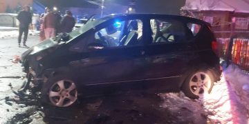 Mai mulţi răniţi, trei maşini făcute praf şi o conductă de gaz spartă la Tăuţii de Sus – foto