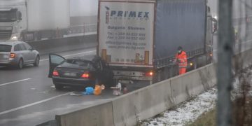 Un tânăr român de 18 ani a fost grav rănit într-un accident cumplit produs pe un drum din Austria.