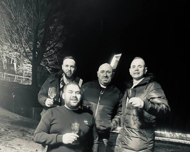 Vedetele au luat munții cu asalt. Chef Scărlătescu a petrecut Revelionul la Bârsana