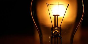 Scandalul facturilor la curent, în plină desfășurare. Reprezentanții ANRE, chemaţi pentru explicaţii în Parlament