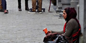 Elveția, obligată de CEDO să plătească daune unei cerșetoare din România