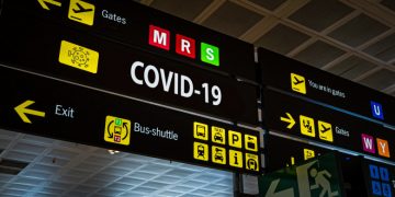 Restricții dure. Toți călătorii care intră în UK ar urma să stea în carantină la hotel pe banii lor