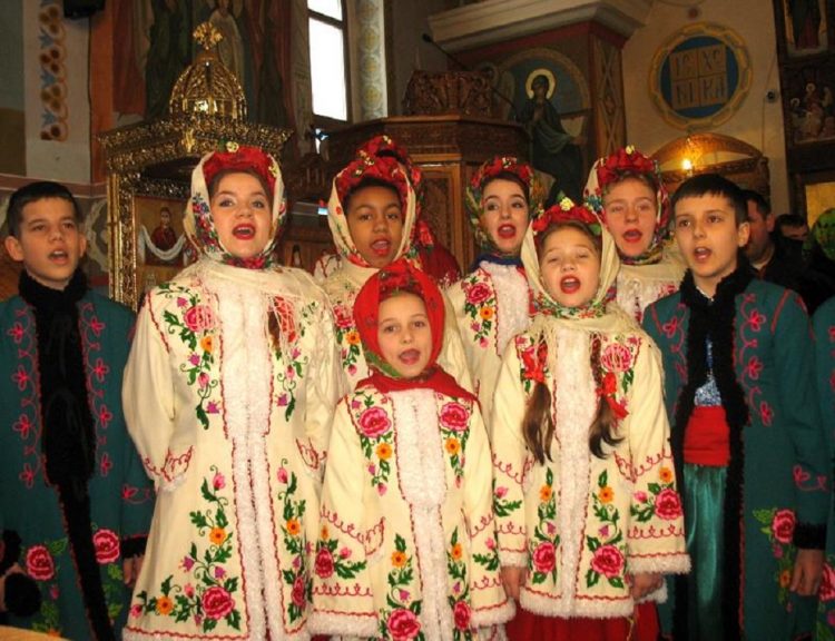 Peste 30.000 de ucraineni din Maramureş sărbătoresc Crăciunul pe stil vechi respectând tradiţiile din strămoşi