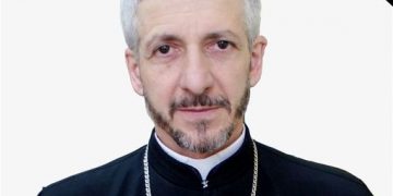 Episcopul Florentin Crihălmeanu a lăsat „testament” ca enoriașii să-i nu aducă jerbe și coroane, ci să ofere banii respectivi săracilor