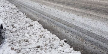 Drept la replică. Garda de Mediu Maramureş, despre descărcarea zăpezii în râul Săsar