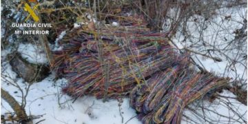 Patru români din Spania au furat 1 km de cablu de cupru şi au lăsat orașe întregi fără internet și telefonie