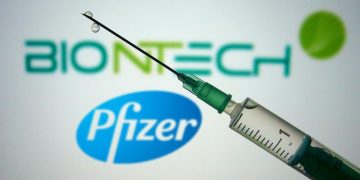 Pfizer reduce temporar livrările de vaccin împotriva COVID-19 în Europa, pentru a-și îmbunătății capacitatea de producție