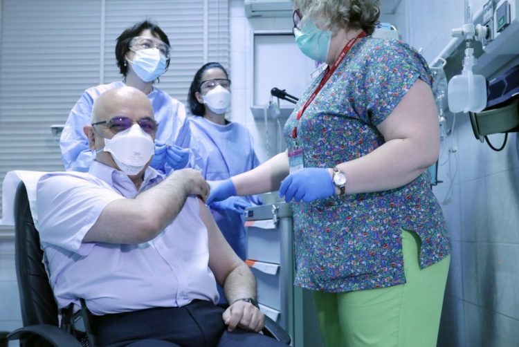 Ce spune Raed Arafat după ce s-a vaccinat împotriva coronavirusului
