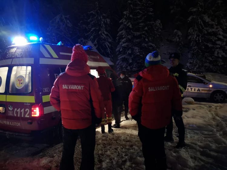 Două snowmobile implicate într-un accident la Cavnic, în pădurea din spatele pârtiei Icoana. Un bărbat a ajuns la spital