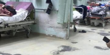 Imagini de coșmar din incinta Spitalului Județean din Ploiești, unde cadrele medicale sunt ofensate dacă îți este rău la 3 dimineața