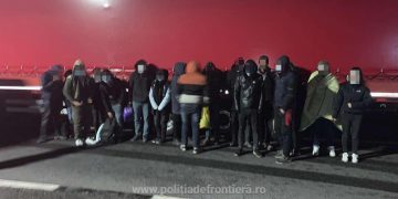 Doi şoferi turci cercetaţi pentru transportul  a douăzeci de cetăţeni din Irak, Siria, Egipt şi Afganistan spre frontieră