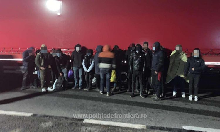 Doi şoferi turci cercetaţi pentru transportul  a douăzeci de cetăţeni din Irak, Siria, Egipt şi Afganistan spre frontieră