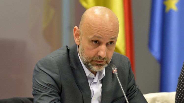 Activistul Valeriu Nicolae întreabă care este legitimitatea liderilor USR-PLUS de a reforma statul, după ce au încasat bani din CA-uri