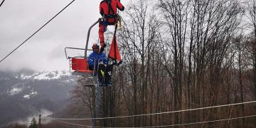 Acțiune de salvare derulată de Salvamont Maramureș. 18 persoane au fost evacuate din telescaune la Șuior