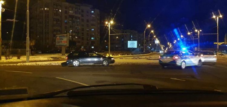 ACCIDENT RUTIER: Două mașini s-au făcut praf în sensul giratoriu de la Catedrală