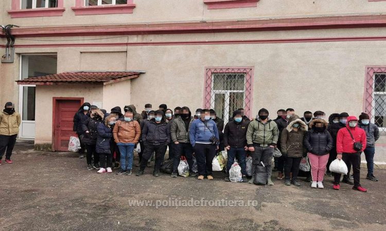 Polițiștii de frontieră au avut de lucru. Au oprit 38 de migranți din drumul ilegal spre spațiul Schengen