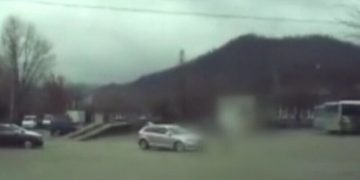 Un șofer nemilos din Baia Mare a fost încătușat de polițiști după ce a călcat intenționat un câine
