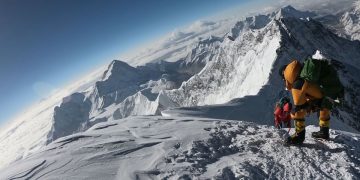 Aproximativ 150 de morți, după ce un ghețar din Himalaya s-a prăbușit