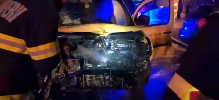 Accident rutier în Baia Mare. Un autoturism a luat foc