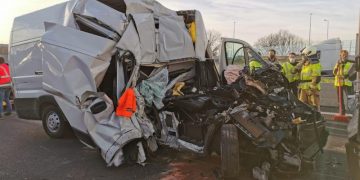 Şofer român aruncat prin parbriz, după ce s-a înfipt cu duba într-un TIR, pe o autostradă din Belgia – foto