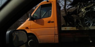 Grav ACCIDENT. Două maşini făcute praf după un impact puternic la Cărbunari – foto,  video