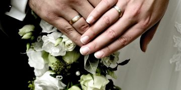 Mirele și mireasa care s-au ras în cap la propria nuntă. Motivul din spatele deciziei a emoționat o lume întreagă