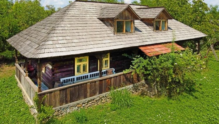 Bucureștenii s-au îndrăgostit de Maramureș. L-au adus doar la o oră de ei