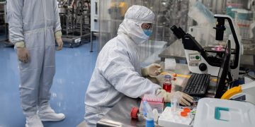 Fost oficial SUA: OMS minte. China a experimentat coronavirusul în 2017