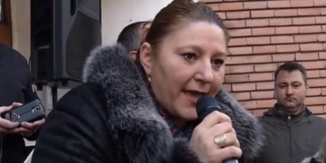 Diana Şoşoacă, în mijlocul protestului din Valea Jiului: ”Eu am venit cu soluţii, nu cu prostii. Ăştia de la Putere sunt nişte asasini economici!”
