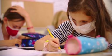 Cele trei scenarii pentru redeschiderea școlilor. Cursuri exclusiv online se vor face doar în localitățile în carantină