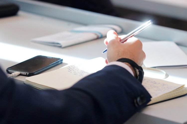 49 de studenți din anul I de la Facultatea de Drept a Universității București vor fi exmatriculați pentru fraudarea examenelor
