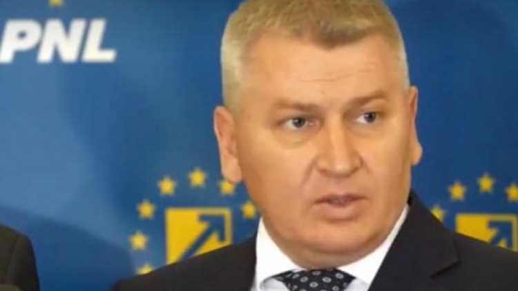 Liberalul Florin Roman, atac la adresa lui Voiculescu: „Își face bine partea de PR, dar nu lucrează nimic în tot ceea ce înseamnă activitatea de ministru”