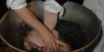 Ritualul botezului s-ar putea schimba, după decesul bebeluşului din Suceava