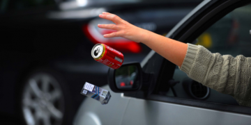 Arunci gunoi pe domeniu public, riști 30.000 de lei amendă