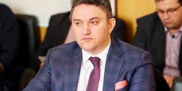 Jurnalistul Mircea Marian: „Portretul imb*cilului pesedist, analf*bet funcțional: Marius Ostaficiuc, deputat PSD”