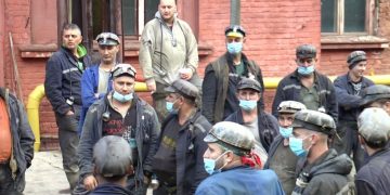 65 de mineri continuă protestul în subteran la Lupeni