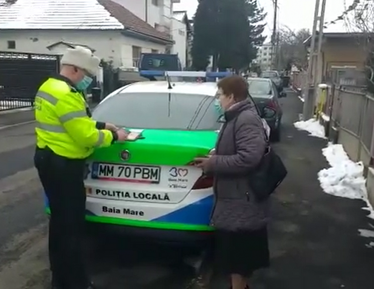 Spirit civic dovedit de un băimărean care a găsit un portmoneu pe stradă. Poliția Locală Baia Mare a înapoiat banii femeii de 73 ani