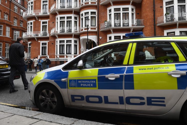 Șofer român ucis la Londra în propria mașină de un client. Tânărul urma să se căsătorească