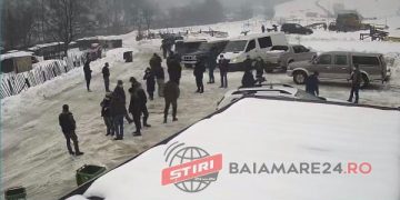 Protest pentru că nu mai pot fura masă lemnoasă la Poienile de Sub Munte? Proaspătul primar, acuzat că nu îi susține – foto