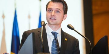 Sebastian Burduja a depus vineri un proiect de lege prin care parlamentarii să fie sancţionaţi cu 10% din indemnizaţia brută pentru absentarea nemotivată
