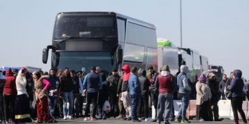 Şoferul unui autobuz plin cu români, chetă pentru şpagă la frontieră: „Pregătiţi câte 20 de euro fiecare”