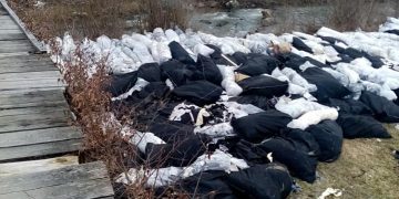 Garda de Mediu Maramureș s-a autosesizat în cazul deșeurilor abandonate pe malul răului Botiza