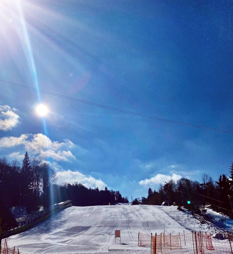 Sezonul de ski se prelungește, iar complexul SuperSki Cavnic vine cu oferte speciale pentru iubitorii sporturilor de iarnă