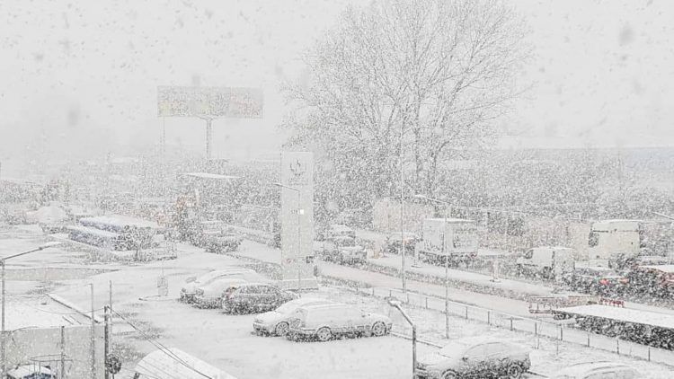 Iarna nu-i ca vara. Imagine surprinsă la malul Mării Negre în urmă cu doar 5 minute