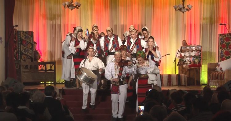 Ansamblul Folcloric Național Transilvania vă invita la un spectacol online de Lăsatul Secului