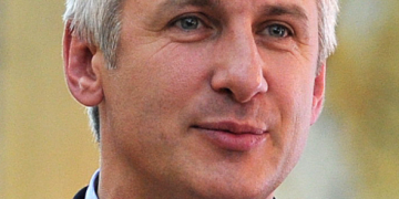 Teodorovici îi taxează pe Iohannis şi Cîţu: Cum s-a ajuns de la 3065 de paturi la ATI în octombrie, la 1600 în martie