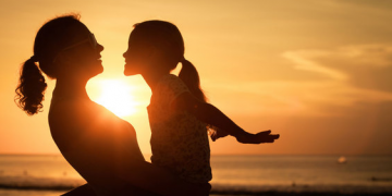 8 MARTIE: Mesajul unei tinere care este departe de mama ei