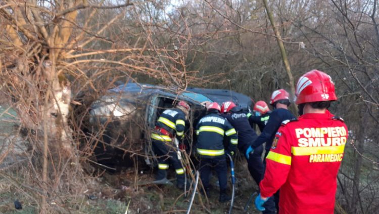 Român acuzat că și-a lăsat doi prietenii să moară după un accident