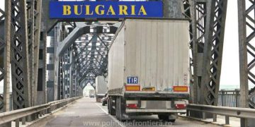 Cinci români sunt cercetați penal, după ce au încercat să meargă în Bulgaria, cu teste COVID-19 false asupra lor