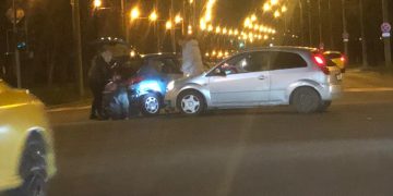 BREAKING NEWS | Impact violent între două autoturisme, în fața complexului comercial VIVO